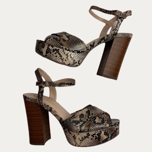 Delicious Platform Snake Print Heels – Fits Like Size 7 - Picture 1 of 4